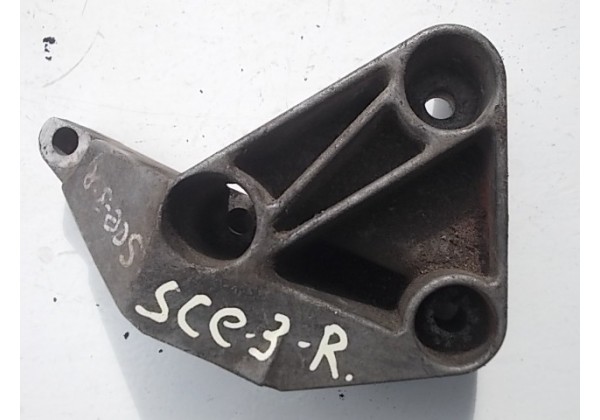Кронштейн двигуна правий Renault, 1.5 DCi, 8200437464